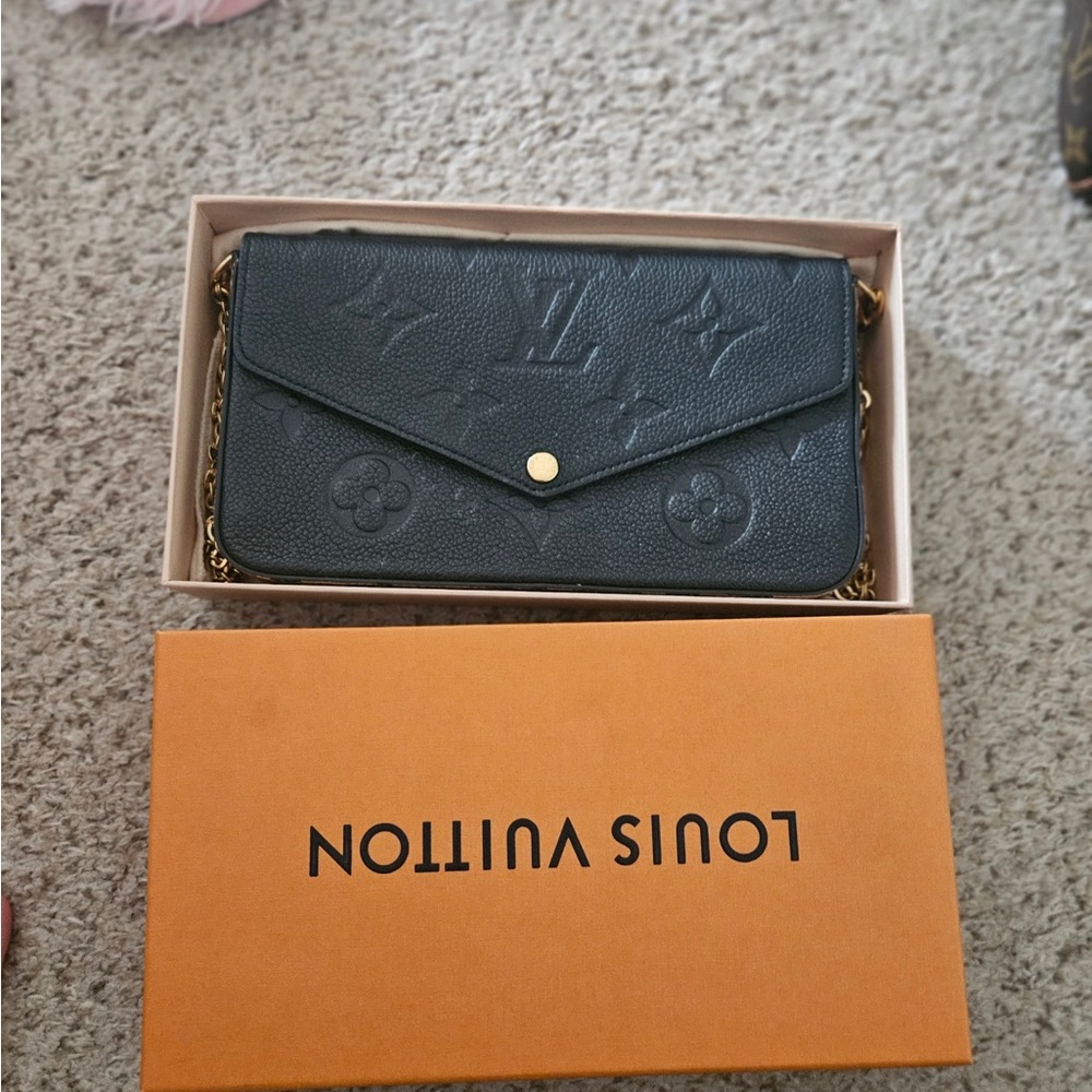 3 in 1 Louis Vuitton Black Leopard Cross Body